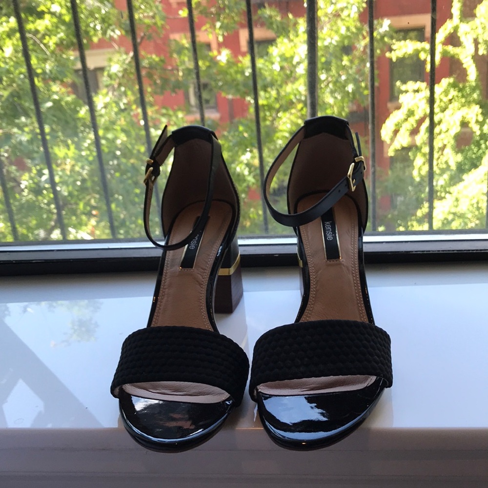 Brand new, cute black chunky heel shoes.